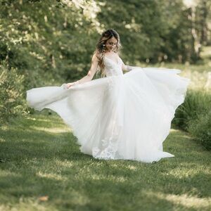 Watters Willowby Designs Kendrew Ivory Wedding Dress with bustle ✨✨✨